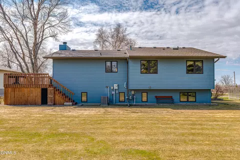 Exterior - 410 3rd St, Riverdale, ND 58565 photo 2 of 5