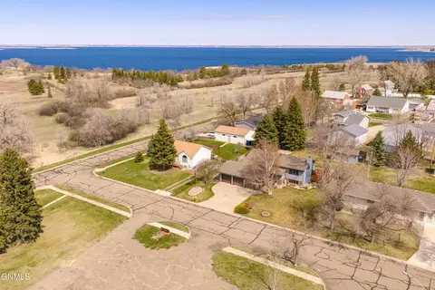 View/Area - 410 3rd St, Riverdale, ND 58565 photo 4 of 15