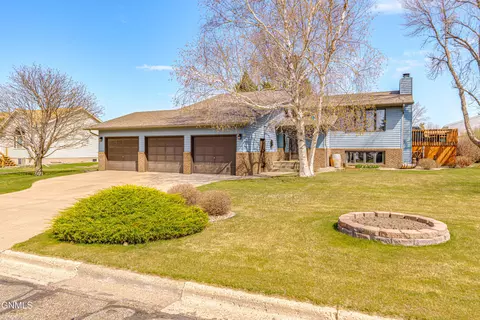 410 3rd St, Riverdale, ND 58565