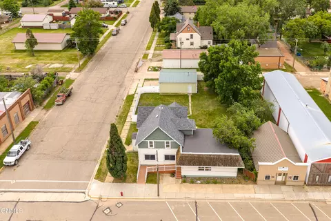 View/Area - 725 Main St, Hebron, ND 58638 photo 1 of 16