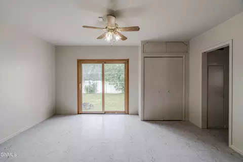 Bedroom - 725 Main St, Hebron, ND 58638 photo 2 of 14