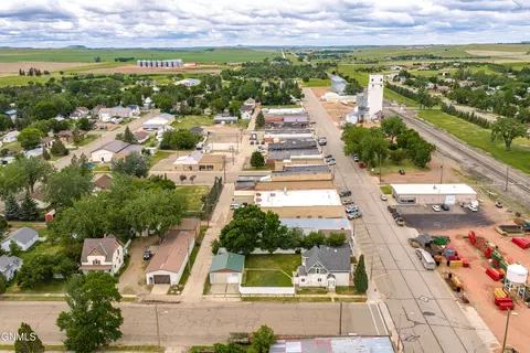 View/Area - 725 Main St, Hebron, ND 58638 photo 13 of 16
