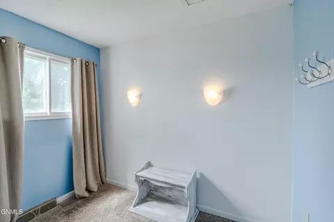 Bedroom - 725 Main St, Hebron, ND 58638 photo 5 of 14