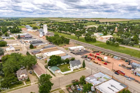 View/Area - 725 Main St, Hebron, ND 58638 photo 14 of 16