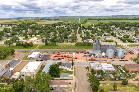 View/Area - 725 Main St, Hebron, ND 58638 photo 4 of 16