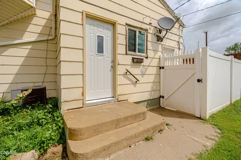Exterior - 725 Main St, Hebron, ND 58638 photo 10 of 18