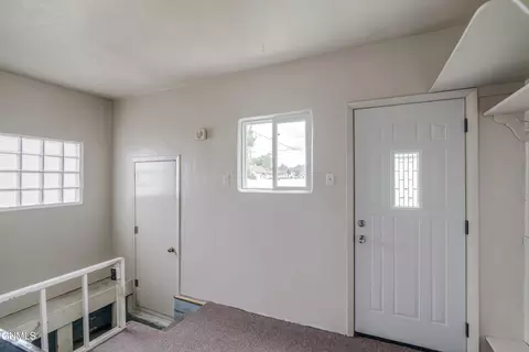 Entry Way - 725 Main St, Hebron, ND 58638 photo 4 of 8
