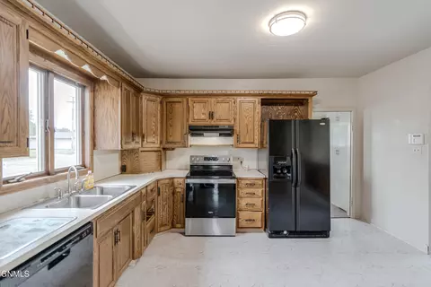 Kitchen - 725 Main St, Hebron, ND 58638 photo 1 of 7