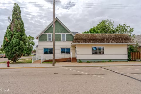 Exterior - 725 Main St, Hebron, ND 58638 photo 16 of 18