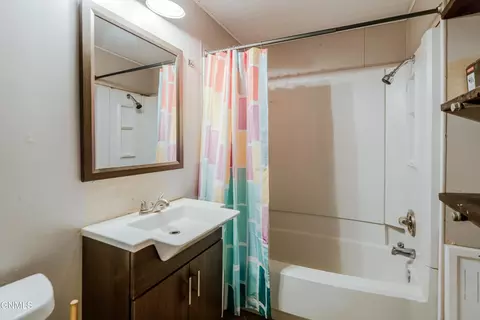 Bath - 725 Main St, Hebron, ND 58638 photo 4 of 5