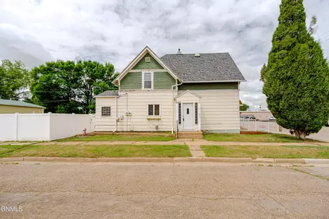 Exterior - 725 Main St, Hebron, ND 58638 photo 12 of 18