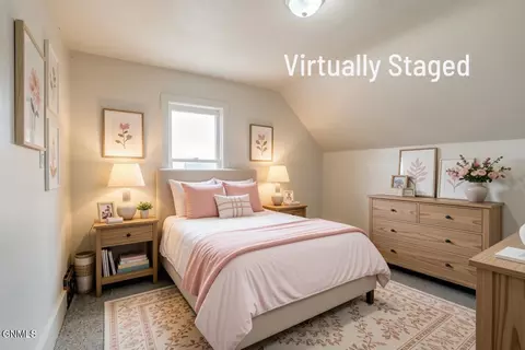 Bedroom - 725 Main St, Hebron, ND 58638 photo 1 of 14