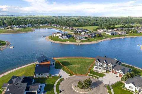 3832 Bounty Cir, Bismarck, ND 58504
