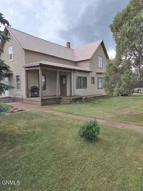 110 Elm Ave W, Glen Ullin, ND 58631