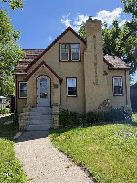 308 6th Ave NE, Jamestown, ND 58401