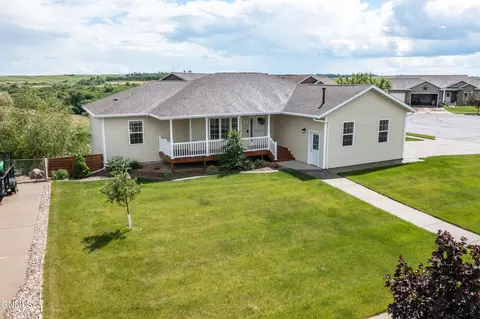 709 View Pl SE, Mandan, ND 58554