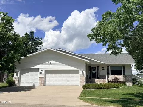 814 W Turnpike Ave, Bismarck, ND 58501