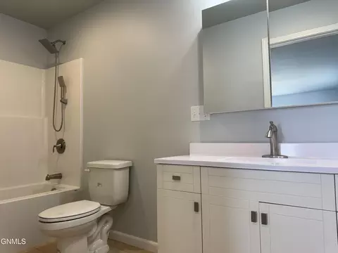 Bath - 2904 29th Ave W, Williston, ND 58801 photo 1 of 5