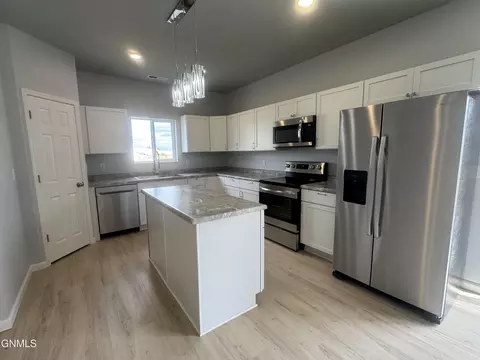 Kitchen - 2904 29th Ave W, Williston, ND 58801 photo 1 of 3