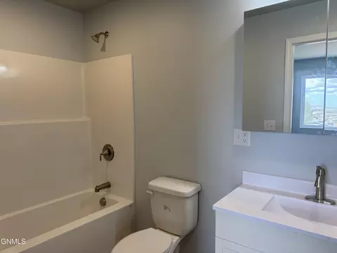 Bath - 2904 29th Ave W, Williston, ND 58801 photo 4 of 5