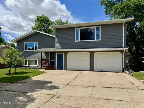 1005 Deapolis Dr, Hazen, ND 58545