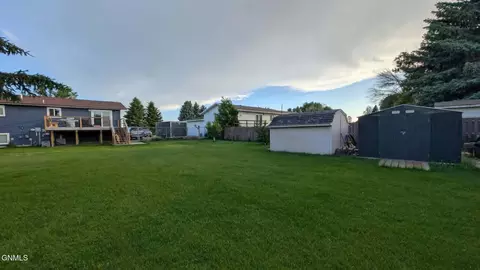Exterior - 1807 14th St SW, Sidney, MT 59270 photo 1 of 2