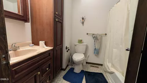 Bath - 1807 14th St SW, Sidney, MT 59270 photo 2 of 3