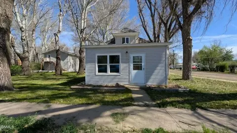 203 Nolan Ave W, Wibaux, MT 59353