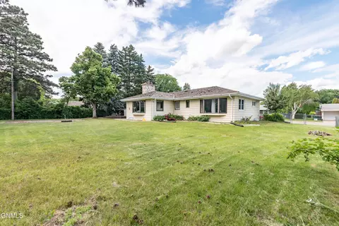 Exterior - 225 Tower Ave, Bismarck, ND 58501 photo 6 of 9
