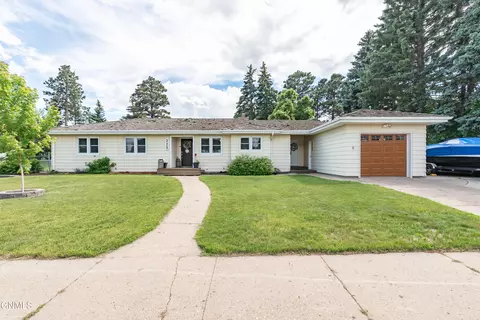 225 Tower Ave, Bismarck, ND 58501