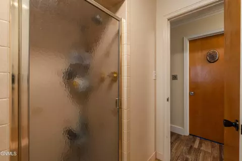 Bath - 225 Tower Ave, Bismarck, ND 58501 photo 3 of 4