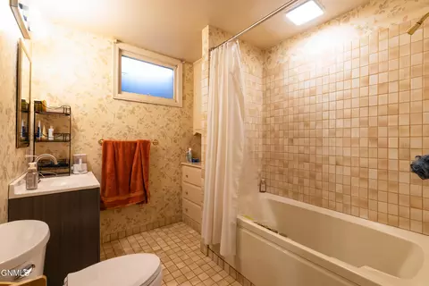 Bath - 225 Tower Ave, Bismarck, ND 58501 photo 4 of 4