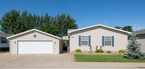 3836 Chandler Ln, Bismarck, ND 58503