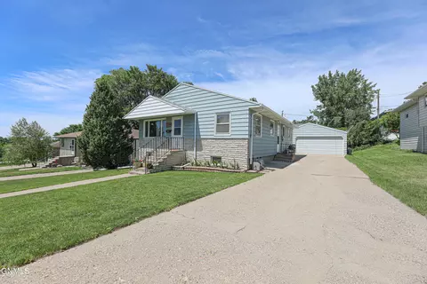 2214 E Ave E, Bismarck, ND 58501