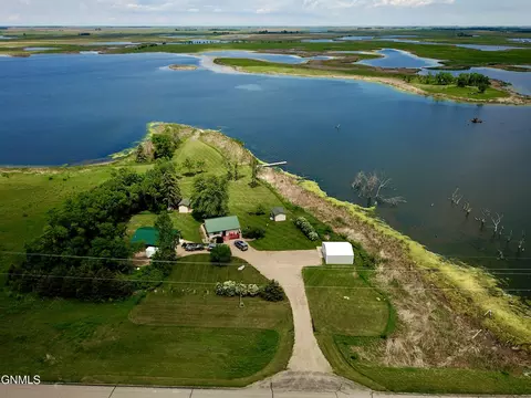 10133 88th St SE, Oakes, ND 58474