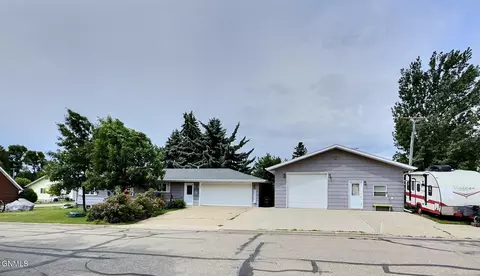 400 Dakota Ave, Wilton, ND 58579