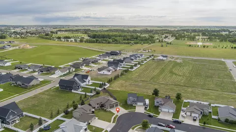 View/Area - 306 Brandenburg Loop, Bismarck, ND 58504 photo 5 of 8