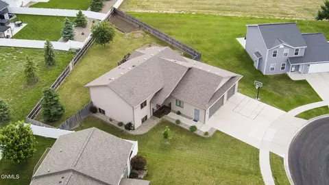 View/Area - 306 Brandenburg Loop, Bismarck, ND 58504 photo 2 of 8
