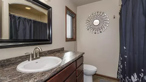 Bath - 306 Brandenburg Loop, Bismarck, ND 58504 photo 4 of 7