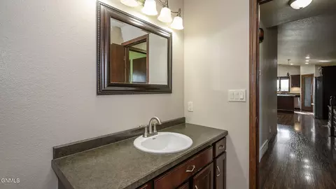 Bath - 306 Brandenburg Loop, Bismarck, ND 58504 photo 3 of 7