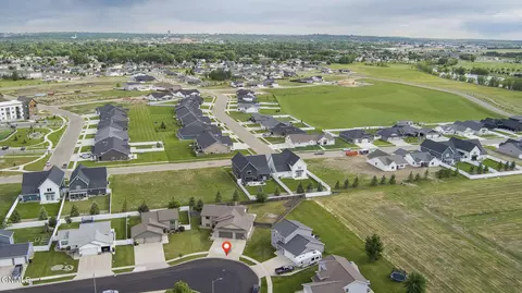 View/Area - 306 Brandenburg Loop, Bismarck, ND 58504 photo 6 of 8