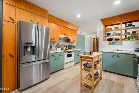 Kitchen - 2001 Assumption Dr, Bismarck, ND 58501 photo 5 of 6