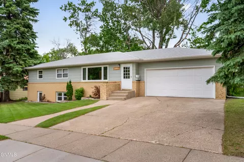 Exterior - 2001 Assumption Dr, Bismarck, ND 58501 photo 8 of 8