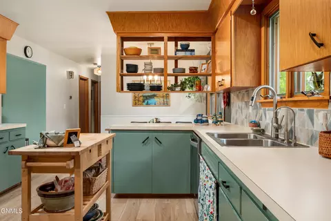 Kitchen - 2001 Assumption Dr, Bismarck, ND 58501 photo 6 of 6
