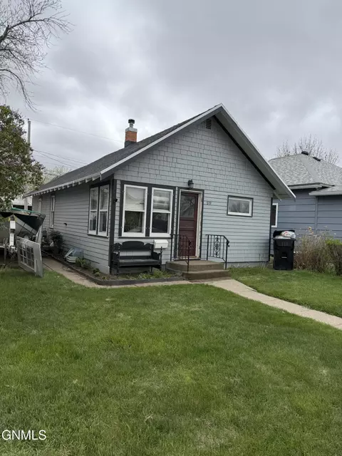519 4th St W, Williston, ND 58801 photo 1