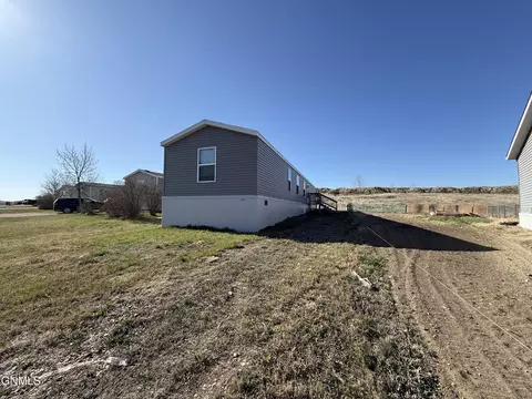 1011 5th Ave SE, Watford City, ND 58854