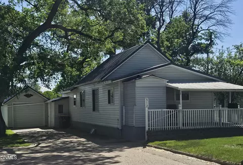 513 11th Ave SE, Jamestown, ND 58401
