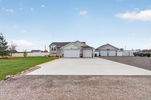 13676 Cherry St NW, Williston, ND 58801