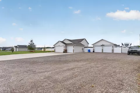 Exterior - 13676 Cherry St NW, Williston, ND 58801 photo 2 of 6