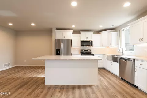 Kitchen - 3313 Kenner Loop, Bismarck, ND 58504 photo 2 of 4